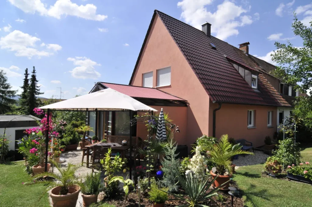 Haus in Burk mit Wintergarten und Garten