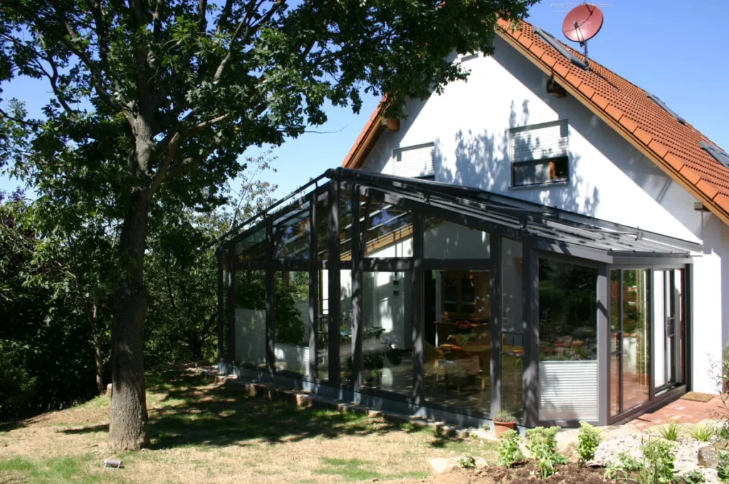 Wintergarten als Anbau in Kunreuth, Satteldach, Glasfront zum Garten
