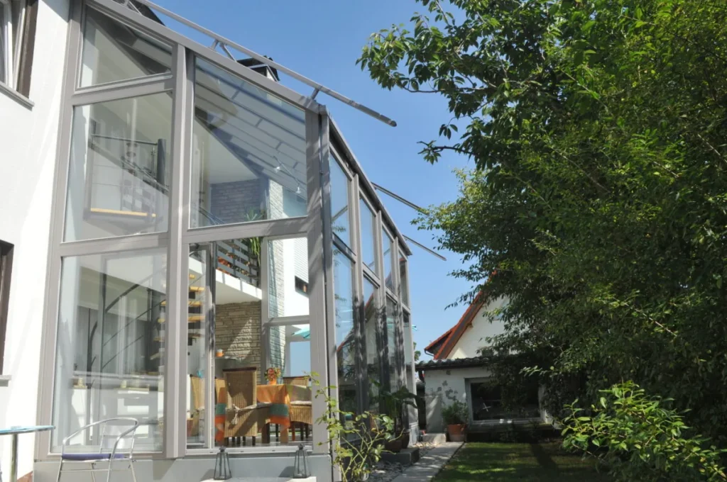 Zweigeschossiger Wintergarten in Leutenbach, Balkon wurde zur Loggia