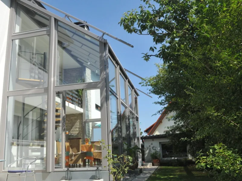 Aus Balkon wird Loggia: Pultdach-Wintergarten in Leutenbach